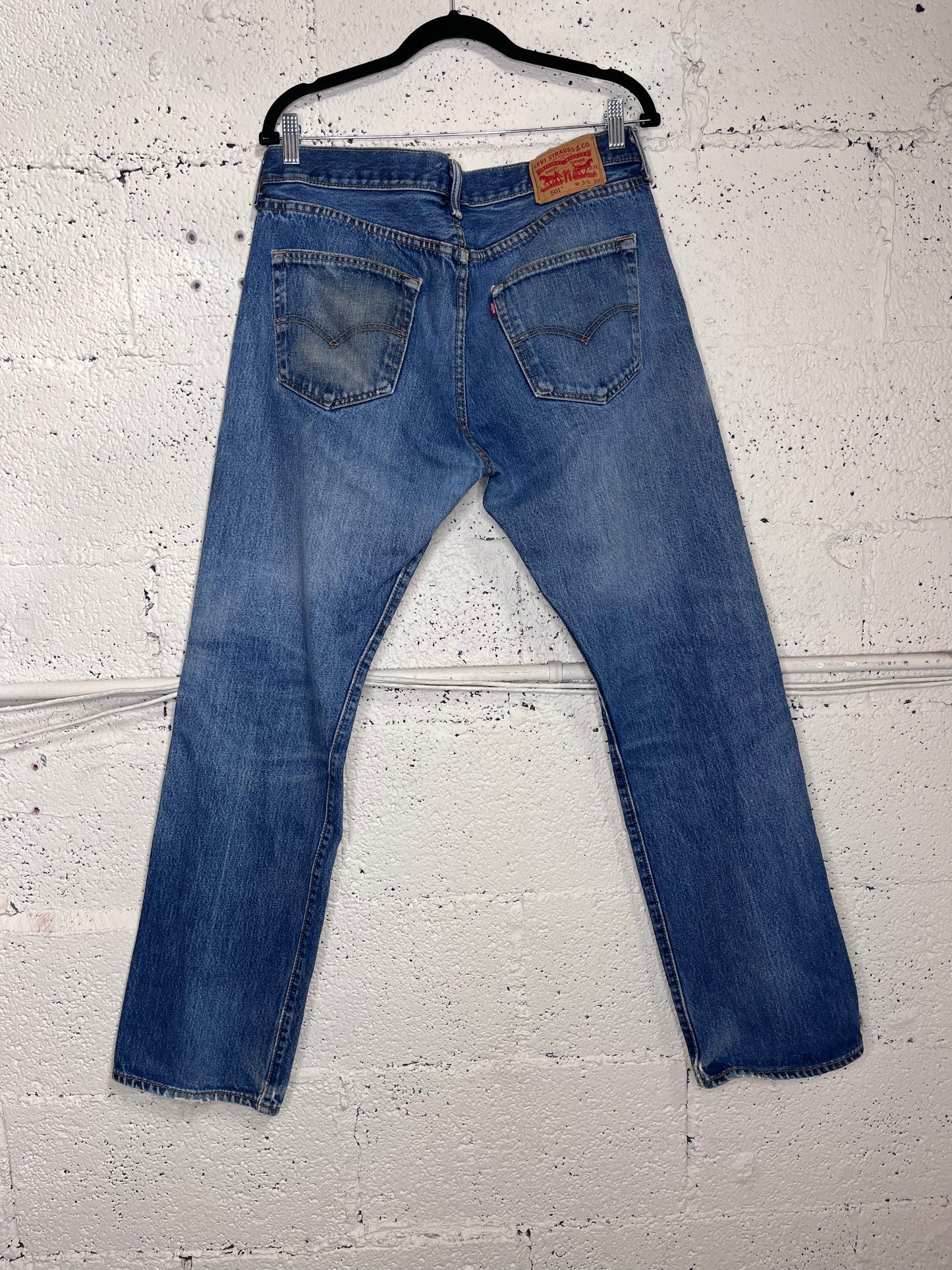 Levi 501 Distressed Medium Wash