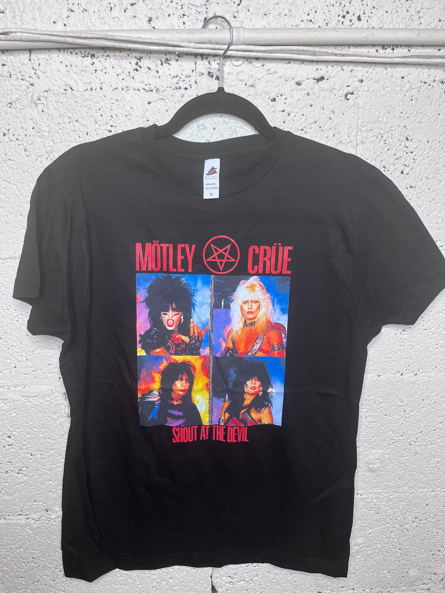 Mötley Crüe - Shout at the Devil