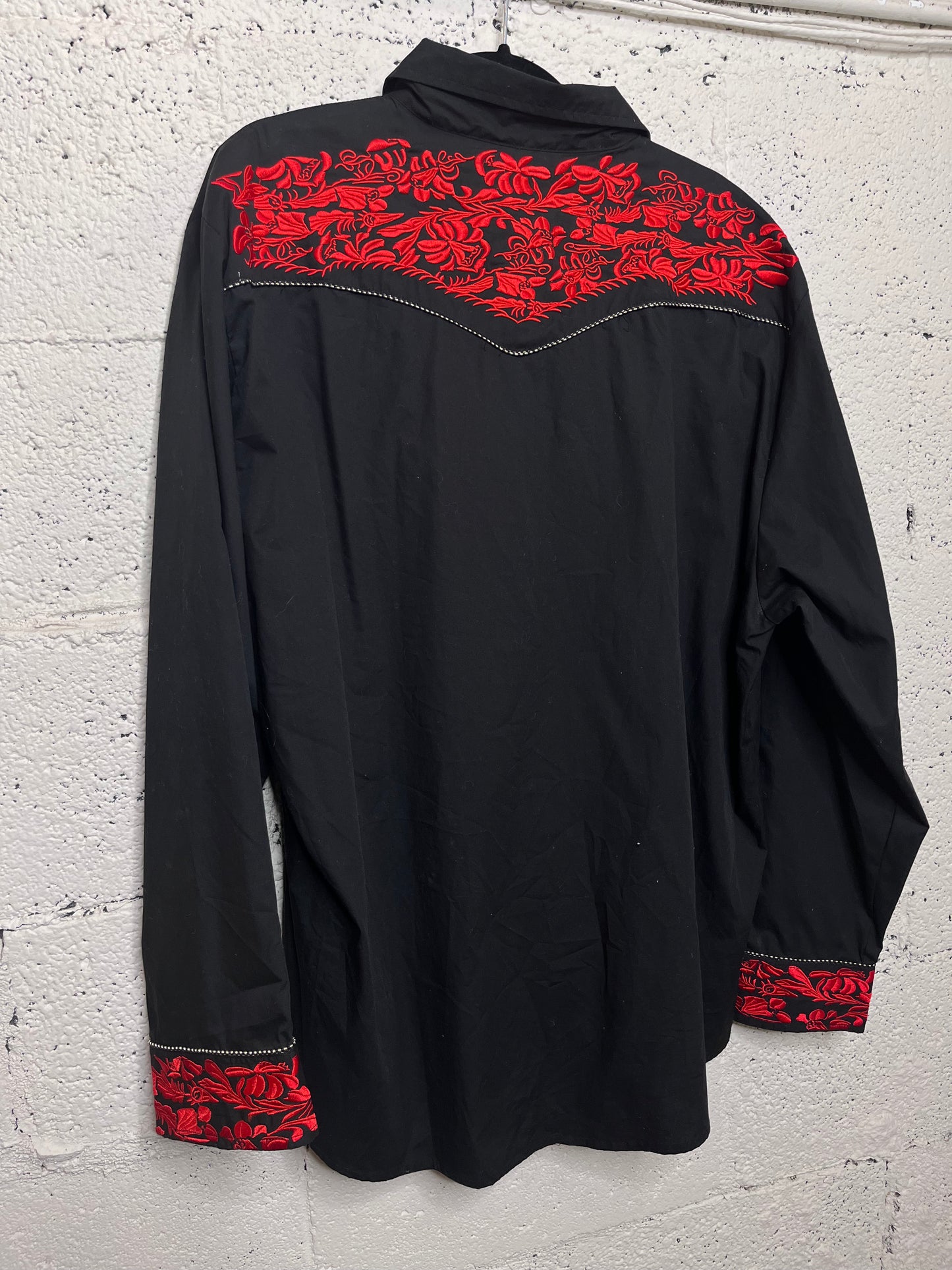 Black and Red Western Embroidered Pearl Snap Button Up