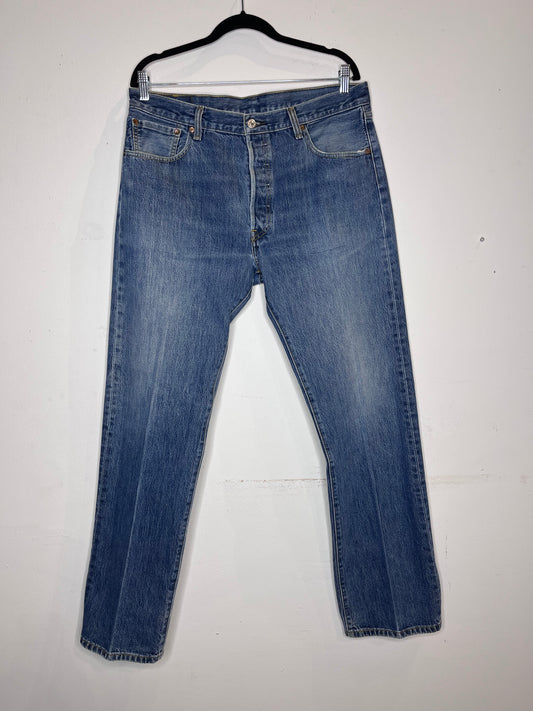 Levi 501 - Medium Wash