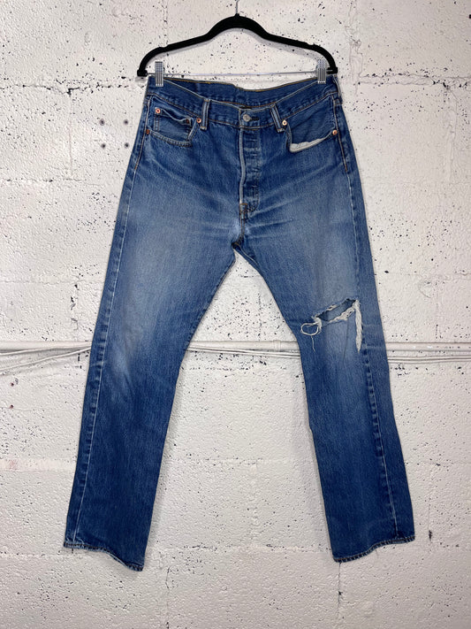 Levi 501 Distressed Medium Wash